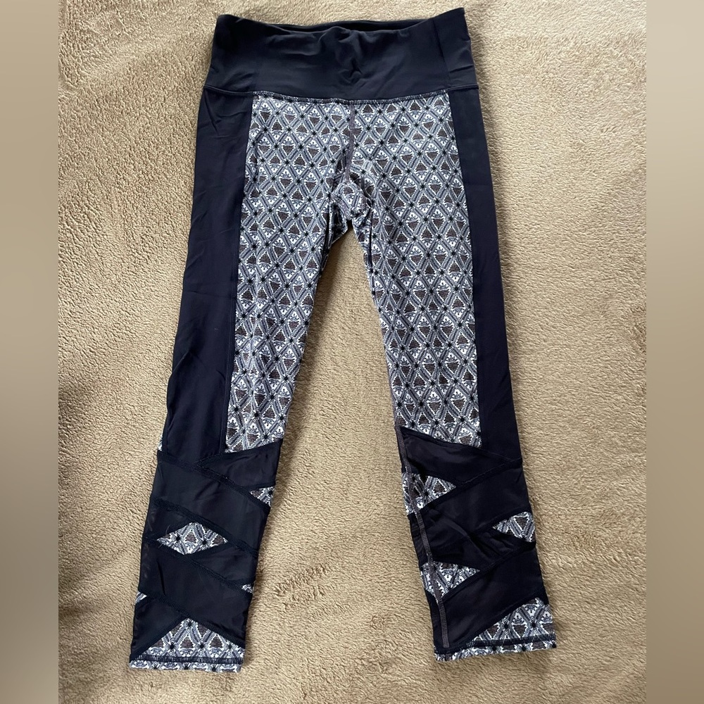 Athleta capri leggings navy and white